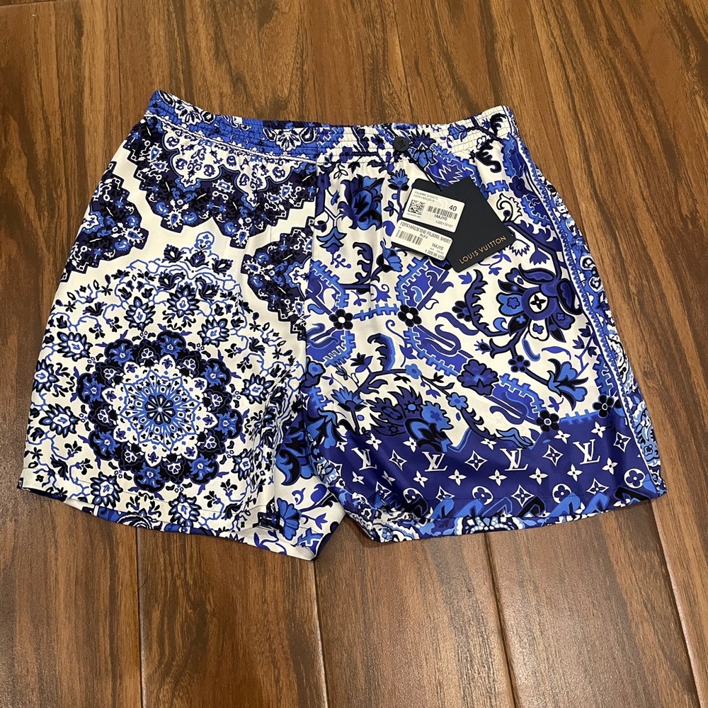 NWT Louis Vuitton bandana print silk short EU 40 *bundle with top for deal